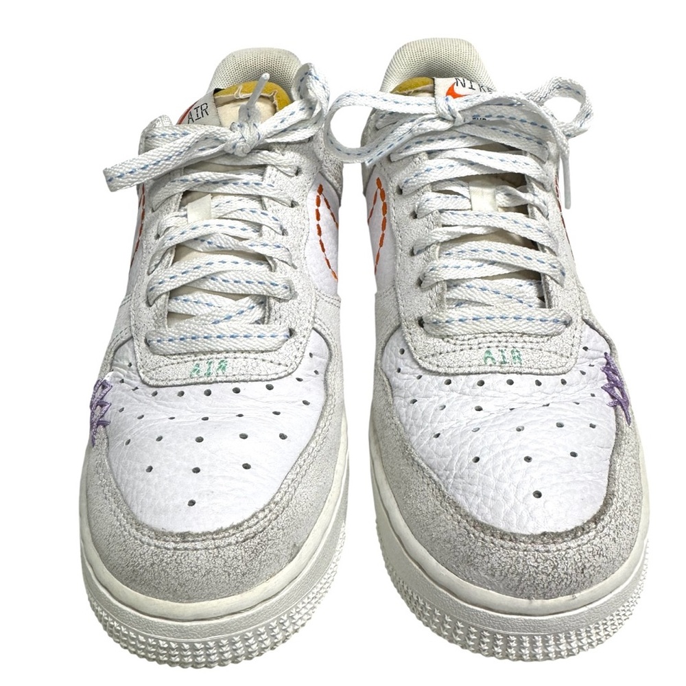 Nike Women’s Air Force 1 White Embroidered Sneakers Size 7.5 - Picture 2 of 6